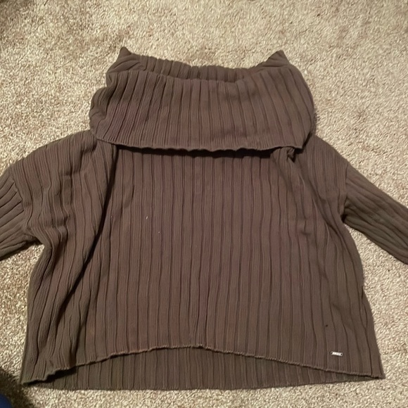 Guess cropped sweater. Size large - Picture 1 of 4